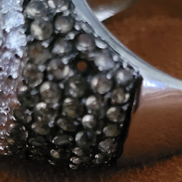 Elegant Black and Sterling Silver Women's Ring - Picture 6 of 6